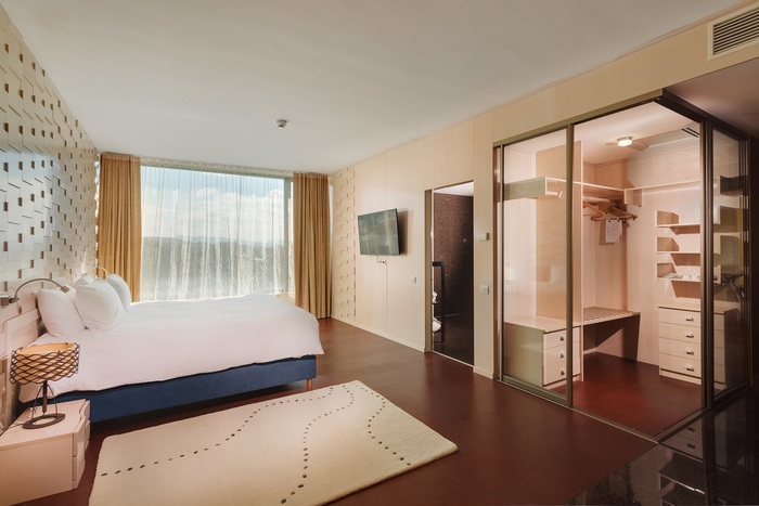 Presidential Suite Bedroom DoubleTree by Hilton Hotel Cluj - City Plaza of DoubleTree by Hilton Hotel Cluj - City Plaza 9-13 Sindicatelor Street - Photo 2 of 7