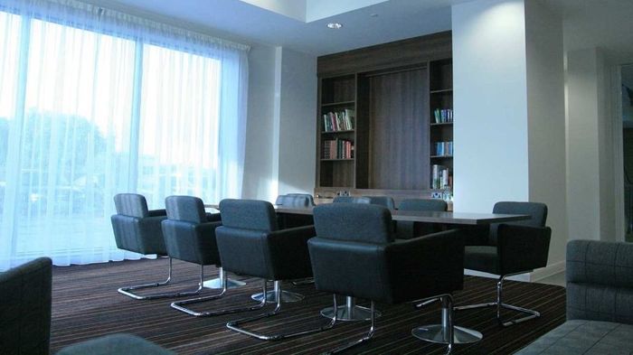 Meeting Room at Hampton by Hilton Newport/East Hampton by Hilton Newport East of Hampton by Hilton Newport/East M4 J 23A, Wales 1 Business Park - Photo 9 of 9