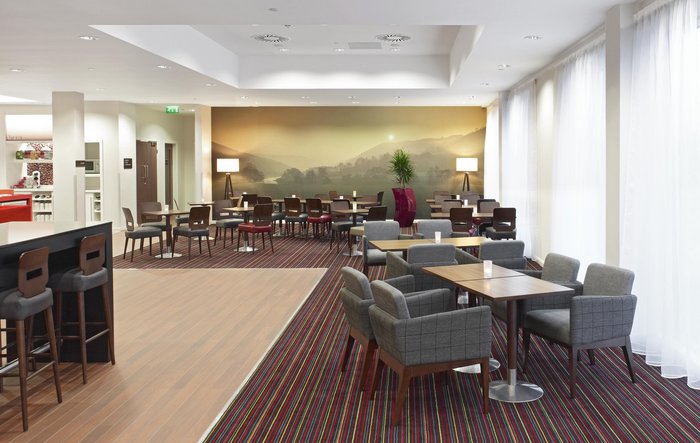 Lobby at Hampton by Hilton Newport/East Hampton by Hilton Newport East of Hampton by Hilton Newport/East M4 J 23A, Wales 1 Business Park - Photo 7 of 9