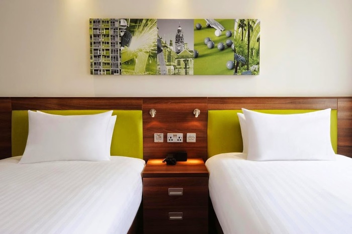 Twin Guest Room at Hampton by Hilton Newport/East Hampton by Hilton Newport East of Hampton by Hilton Newport/East M4 J 23A, Wales 1 Business Park - Photo 3 of 9