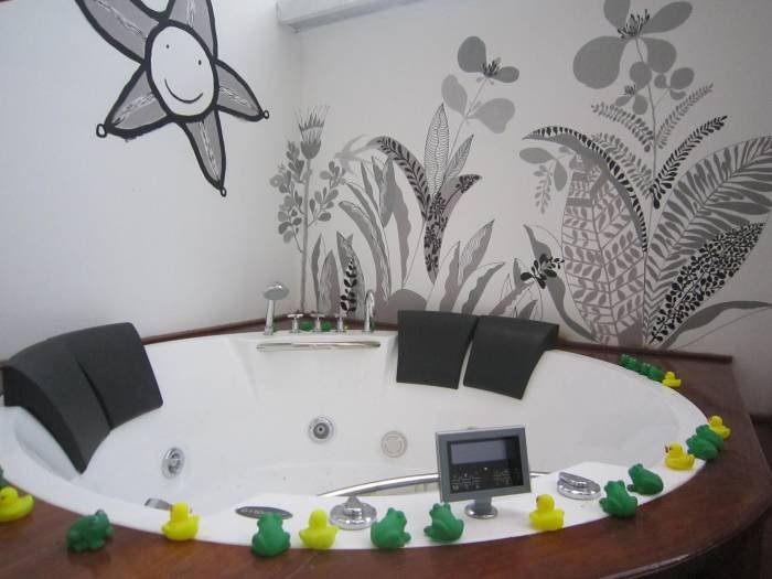                                 Profile Photos of Reflections Art Boutique Hotel #0545 Wat Bo Street, Sangkat Salarkareuk - Photo 2 of 24
