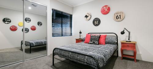  Profile Photos of Canterbury Robes 66B Distinction Road - Photo 3 of 4