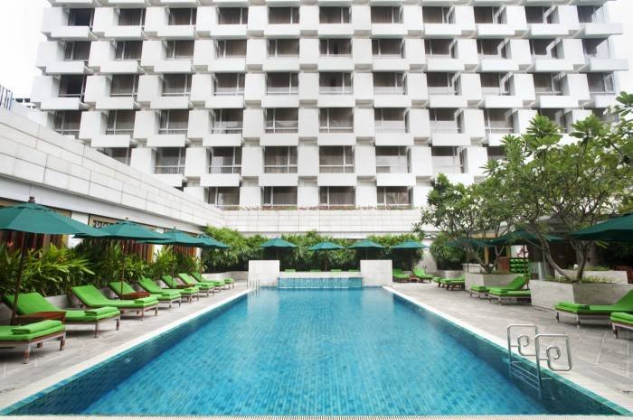 Exterior Profile Photos of Holiday Inn Bangkok 971 Phloen Chit Road, Pathum Wan - Photo 10 of 19