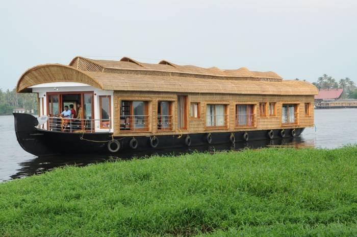  Profile Photos of sreekrishna Houseboat north of finishing point,thathampally - Photo 1 of 1
