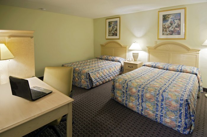  Profile Photos of Motel 6 Enterprise 101 Access Road - Photo 4 of 5