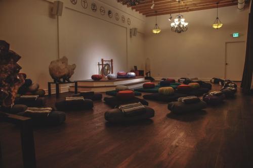  Profile Photos of Mystic Journey Yoga 1702 Lincoln Blvd. - Photo 3 of 6