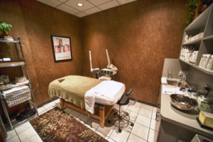 This is the image description Profile Photos of Lisa Thomas Salon in Tinley Park 15930 84th Ave - Photo 4 of 7
