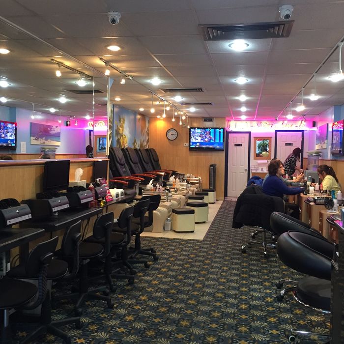  Nail Salon of Nails By Anna D 1534 Sansom St #1 - Photo 2 of 5