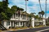  Hotel Iris 625 Hotel Circle South 