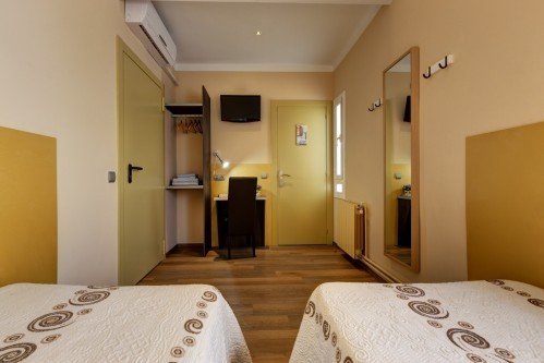  Profile Photos of Hostal Barcelona Carrer Roser 40 - Photo 18 of 31