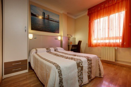  Profile Photos of Hostal Barcelona Carrer Roser 40 - Photo 10 of 31
