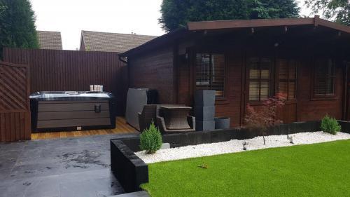  Profile Photos of Trident Spas 37 Chequers Lane - Photo 4 of 4