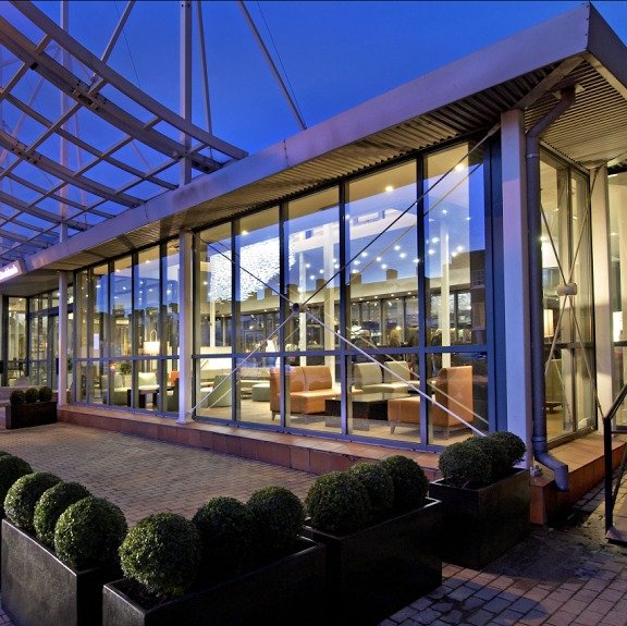 Exterior Profile Photos of DoubleTree by Hilton Hotel London - Docklands Riverside 265A Rotherhithe Street - Photo 7 of 16