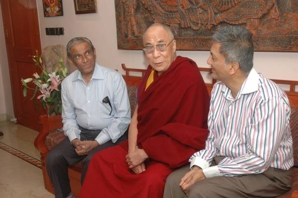 Prabodh Kirtilal Mehta and Rashmi Kirtilal Mehta with His holiness Dalai Lama<br />
Prabodh Mehta of Prabodh Mehta Lilavati Hospital A - 791, Bandra Reclamation, Bandra (W) - Photo 44 of 64 Prabodh Kirtilal Mehta and Rashmi Kirtilal Mehta with His holiness Dalai Lama<br />
Prabodh Mehta of Prabodh Mehta Lilavati Hospital A - 791, Bandra Reclamation, Bandra (W) - Photo 44 of 64