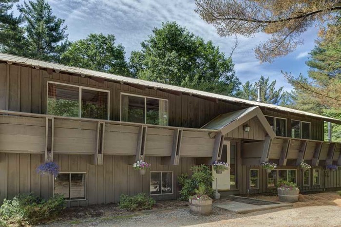  Profile Photos of Four Seasons Lodge 31 Whiskiers Lane - Photo 9 of 11