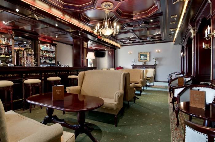 English Bar Profile Photos of Hilton Sibiu Padurea Dumbrava Street 1 - Photo 6 of 13