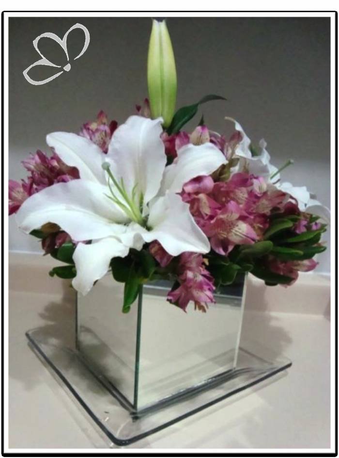  Centerpieces/ Centros de mesa of Hydragena Estudio Floral Alonso MartÃ­nez 45 - Photo 8 of 10
