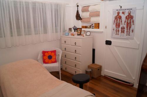  Profile Photos of Total Wellbeing Massage & Naturopathy 12 Chapman Street - Photo 2 of 3