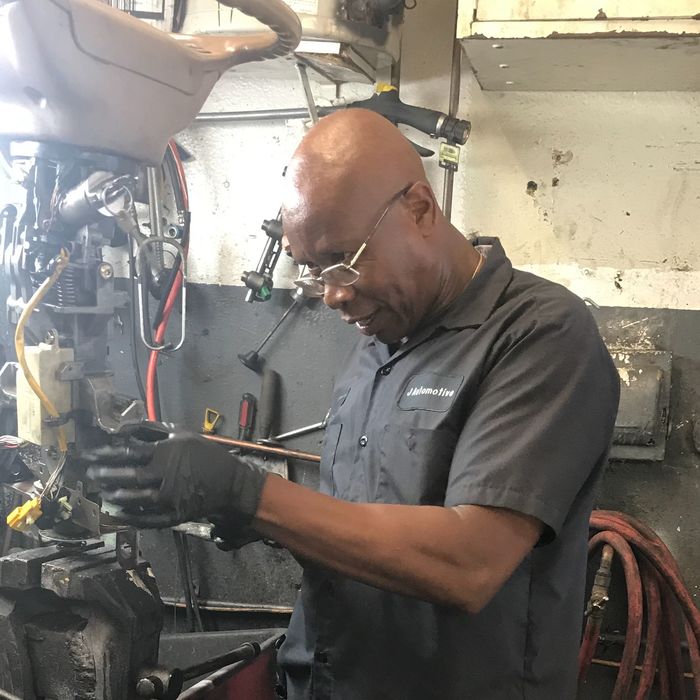  New Album of J Automotive Technology 1314 Sedgwick Ave - Photo 5 of 5