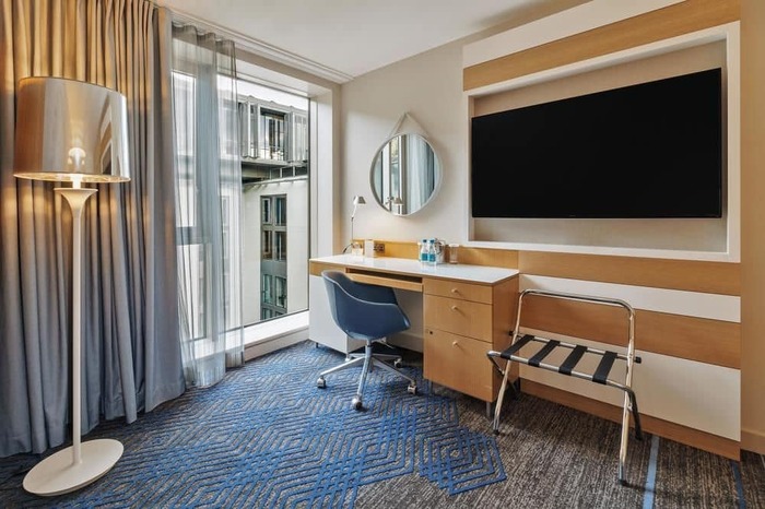  Profile Photos of DoubleTree by Hilton Hotel London - Tower of London 7 Pepys Street - Photo 7 of 15