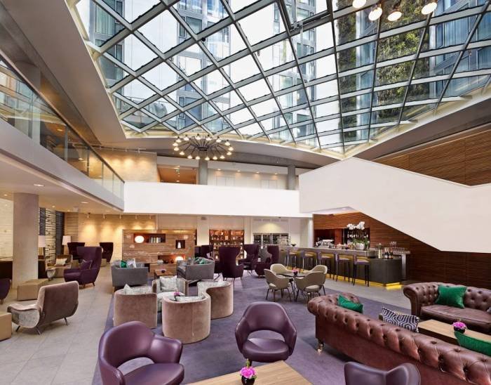 Lobby Profile Photos of DoubleTree by Hilton Hotel London - Tower of London 7 Pepys Street - Photo 2 of 15