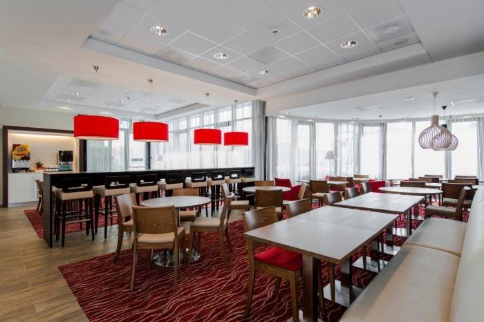 Dining Area Profile Photos of Hampton by Hilton Amsterdam Airport Schiphol Neptunusstraat 1 - Photo 7 of 16