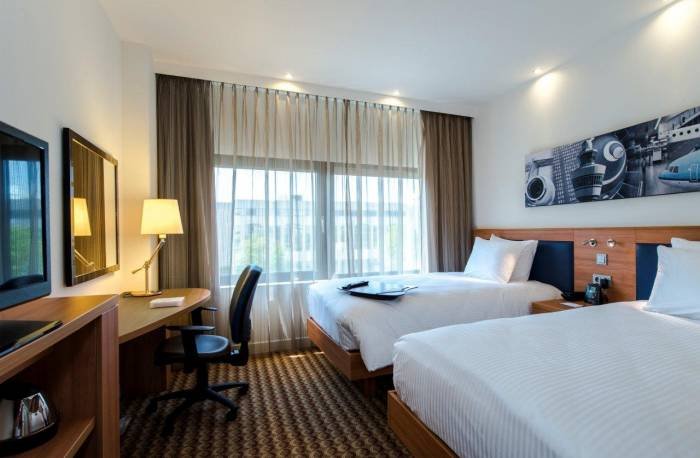 Twin Guestroom Profile Photos of Hampton by Hilton Amsterdam Airport Schiphol Neptunusstraat 1 - Photo 4 of 16