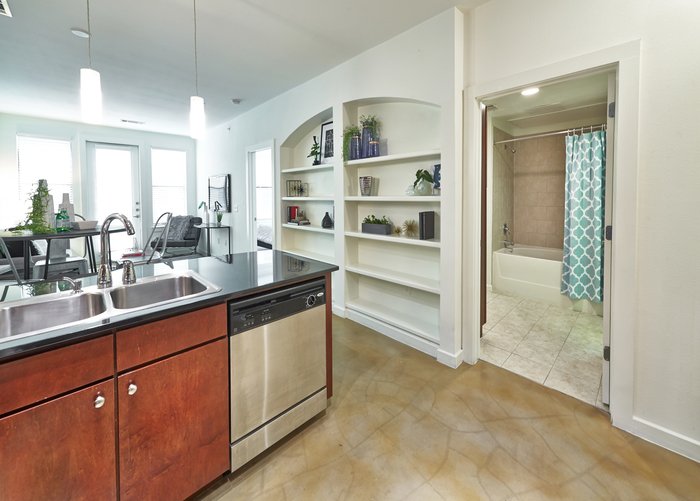  New Album of Crescent Luxury Apartments 127 E Riverside Drive - Photo 9 of 11