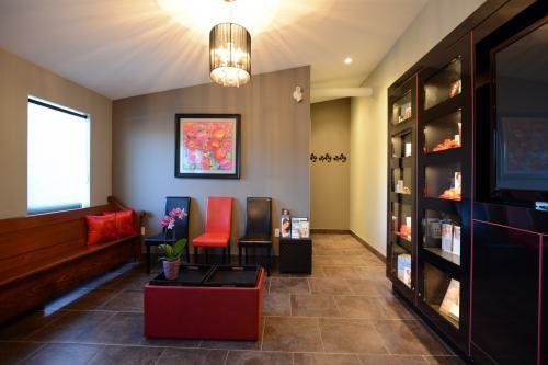  Profile Photos of DermEffects 1560 Hyde Park Road - Photo 3 of 4