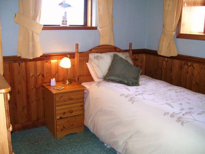 Glen Auchie Cottage single or twin bedroom New Album of East Muntloch Croft Bed & Breakfast and Auld Smiddy & Glen Auchie Holiday Cottages East Muntlloch Croft B & B, Cairngaan Road, - Photo 7 of 7