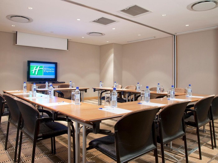  Profile Photos of Holiday Inn Express Pretoria - Sunnypark Cnr Steve Biko Rd & Trevenna Str, Sunnyside - Photo 6 of 12