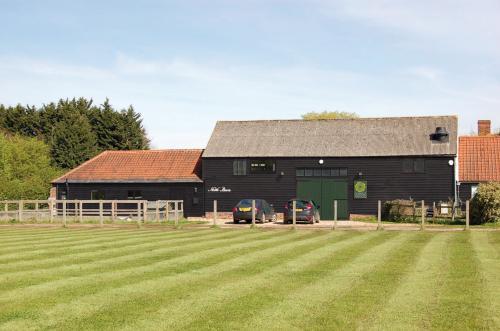  New Album of Lomax and Wood North Barn, Thoby Lane, Mountnessing - Photo 1 of 3