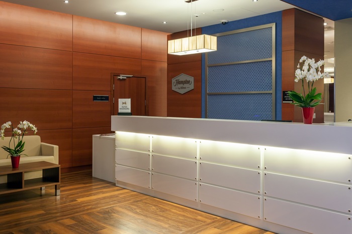Reception at Hampton by Hilton Warsaw Airport Hampton by Hilton Warsaw Airport of Hampton by Hilton Warsaw Airport Komitetu Obrony RobotnikÃ³w 39F - Photo 1 of 12