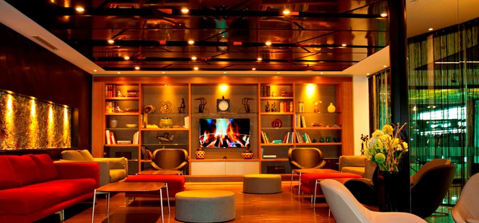 Hotel Lobby Lounge. Our cozy Lobby Lounge & Bar offers a wide selection of beverages. Stylish hotel in Istanbul's charming Old Town of DoubleTree by Hilton Hotel Istanbul - Old Town BeyazÄ±t Mh., Ordu Cad. No:31 - Photo 2 of 21