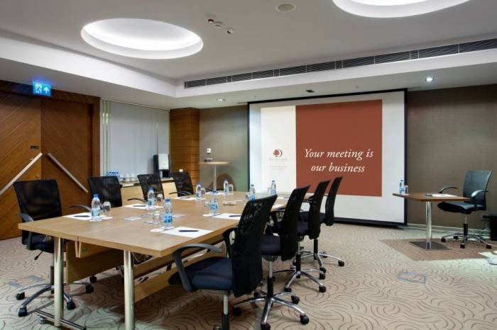 Boardroom Stylish hotel in Istanbul's charming Old Town of DoubleTree by Hilton Hotel Istanbul - Old Town BeyazÄ±t Mh., Ordu Cad. No:31 - Photo 17 of 21