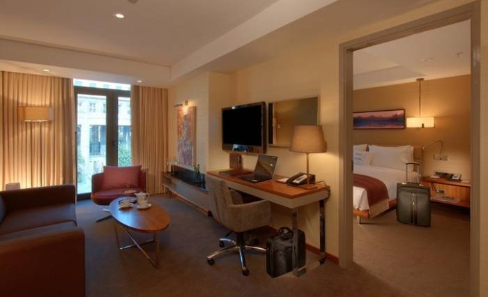 Guest Room Stylish hotel in Istanbul's charming Old Town of DoubleTree by Hilton Hotel Istanbul - Old Town BeyazÄ±t Mh., Ordu Cad. No:31 - Photo 6 of 21