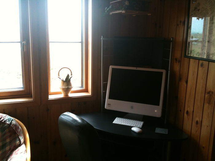 Large Apple Mac computer and printer for guests use Westrow Lodge Bed and Breakfast of Westrow Lodge Bed & Breakfast A964 - Photo 4 of 10