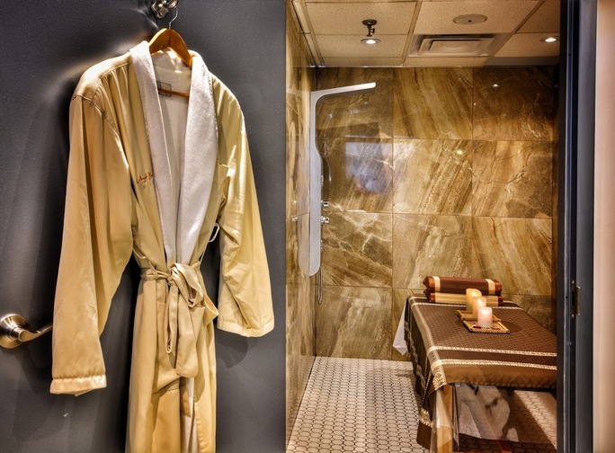  Best Spa Hotels in Ontario of Majestic Angel Spa 970 Dixon Road - Photo 2 of 17