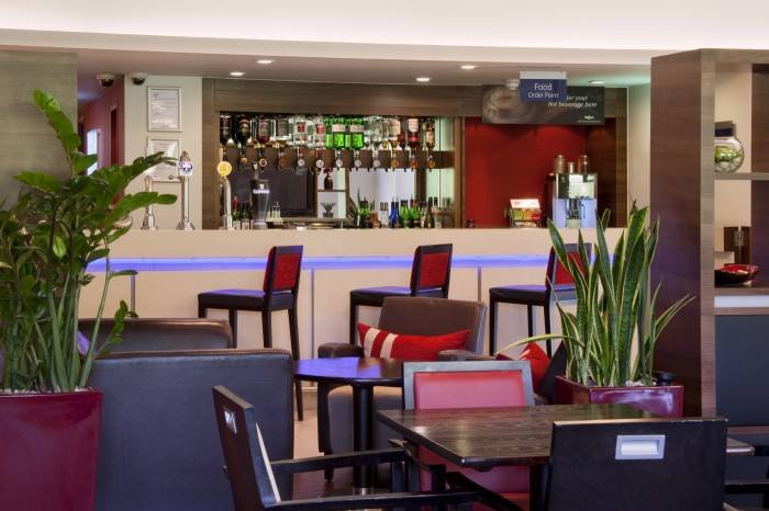Enjoy a drink with friends in our fully licenced hotel lounge bar in Dartford Profile Photos of Holiday Inn Express London - Dartford University Way - Photo 3 of 6 Enjoy a drink with friends in our fully licenced hotel lounge bar in Dartford Profile Photos of Holiday Inn Express London - Dartford University Way - Photo 3 of 6