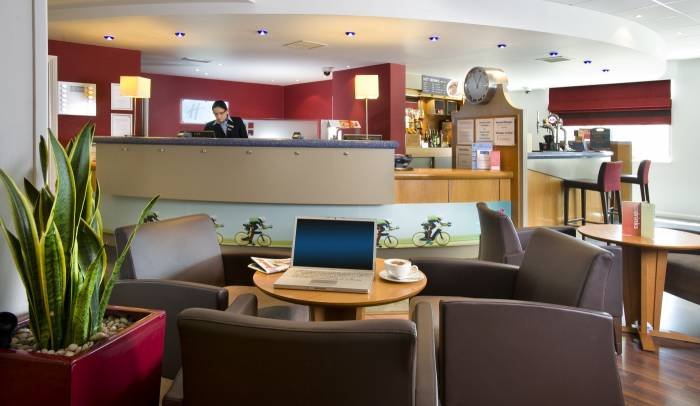  Profile Photos of Holiday Inn Express London - Chingford - North Circular 5 Walthamstow Avenue - Photo 5 of 9