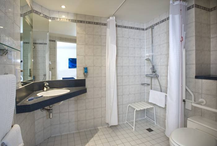  Profile Photos of Holiday Inn Express London - Chingford - North Circular 5 Walthamstow Avenue - Photo 8 of 9