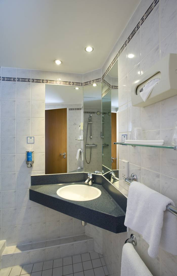  Profile Photos of Holiday Inn Express London - Greenwich A102 (M) Bugsby Way - Photo 3 of 6