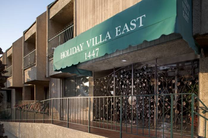 Santa Monica Retirement Home Profile Photos of Holiday Villa East 1447 17th St - Photo 1 of 4