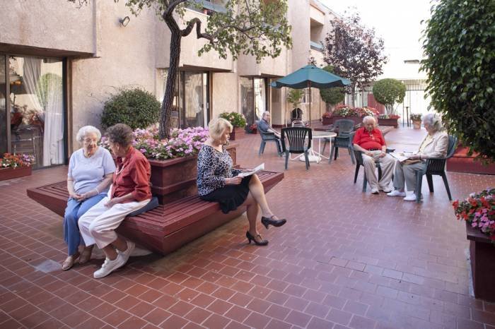 Retirement Home Santa Monica Profile Photos of Holiday Villa East 1447 17th St - Photo 2 of 4