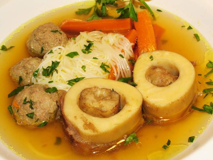 KrÃºdy marhahÃºslevese gazdagon Beef Broth Profile Photos of VÃ¶rÃ¶s Postakocsi Restaurant RÃ¡day utca 15 - Photo 3 of 19