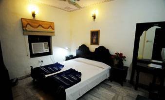  Profile Photos of Laxmi Palace (A Heritage Home) D-194/B, Jagdish Marg - Photo 3 of 9