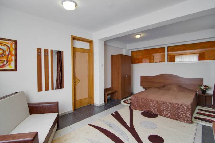  Profile Photos of HOTEL TRANZZIT Lipova, nr 24, sector 1 - Photo 4 of 9