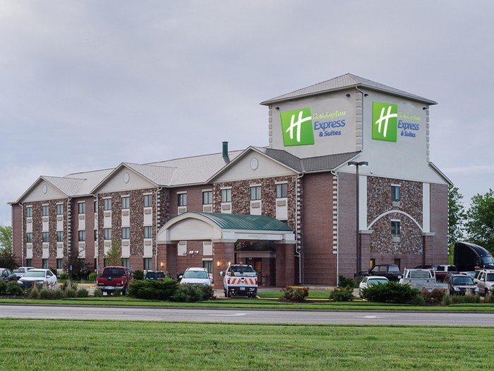  Profile Photos of Holiday Inn Express & Suites Olathe South 15475 South Rogers Road - Photo 4 of 12