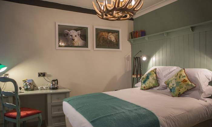  Profile Photos of The White Lion Tenterden High Street - Photo 11 of 12