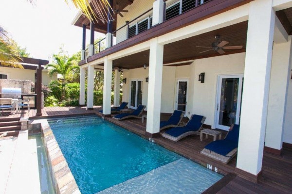  New Album of Luxury Properties Grand Cayman 7-Mile Shops, 215b West Bay Road, - Photo 2 of 5